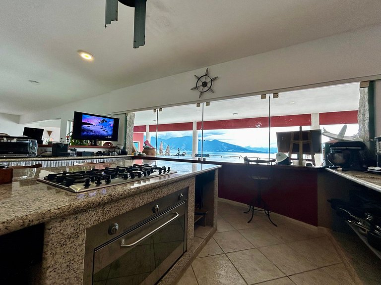 Casa à Venda em Siriuba, Ilhabela – Vista Mar, Piscina e Con