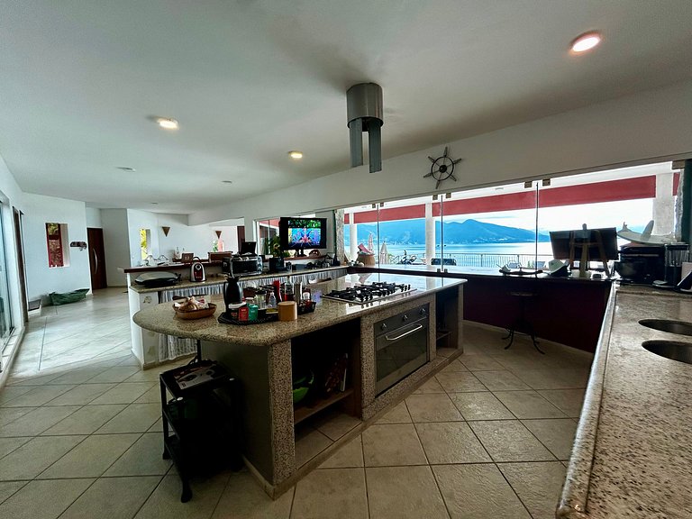 Piscina, área gourmet e localização privilegiada