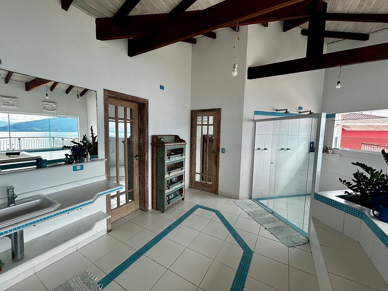 Casa à Venda em Siriuba, Ilhabela – Vista Mar, Piscina e Con