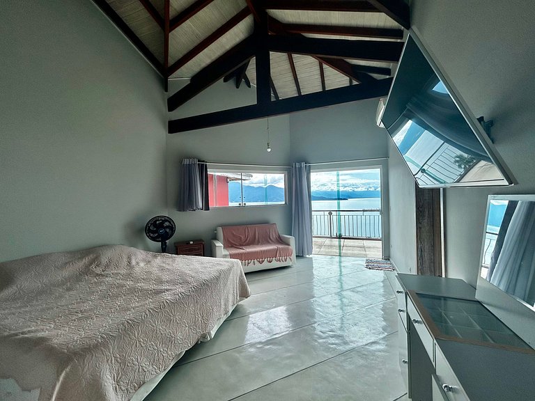 Casa à Venda em Siriuba, Ilhabela – Vista Mar, Piscina e Con