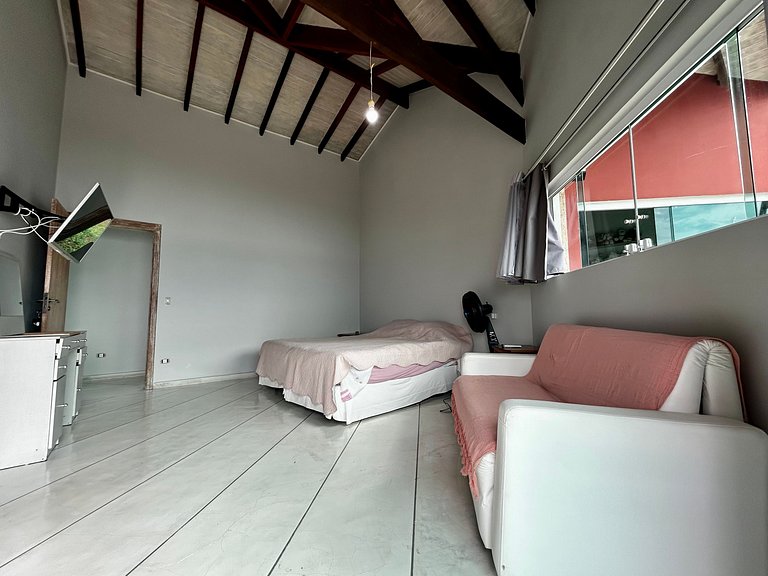 Casa à Venda em Siriuba, Ilhabela – Vista Mar, Piscina e Con