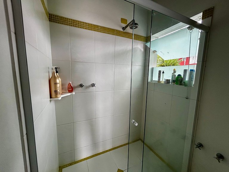 Piscina, área gourmet e localização privilegiada