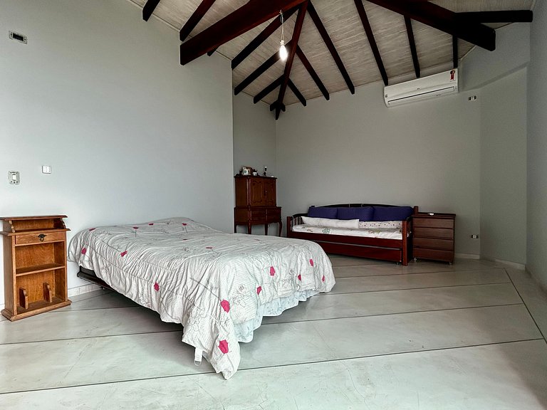 Casa à Venda em Siriuba, Ilhabela – Vista Mar, Piscina e Con
