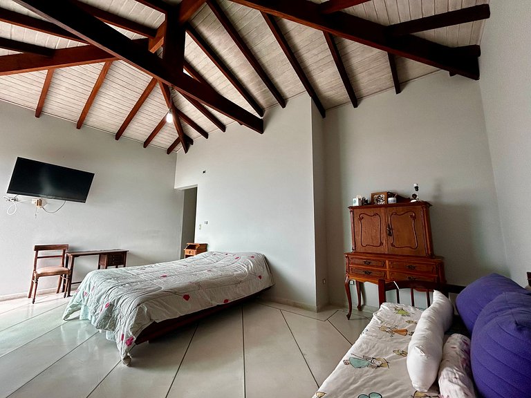 Casa à Venda em Siriuba, Ilhabela – Vista Mar, Piscina e Con