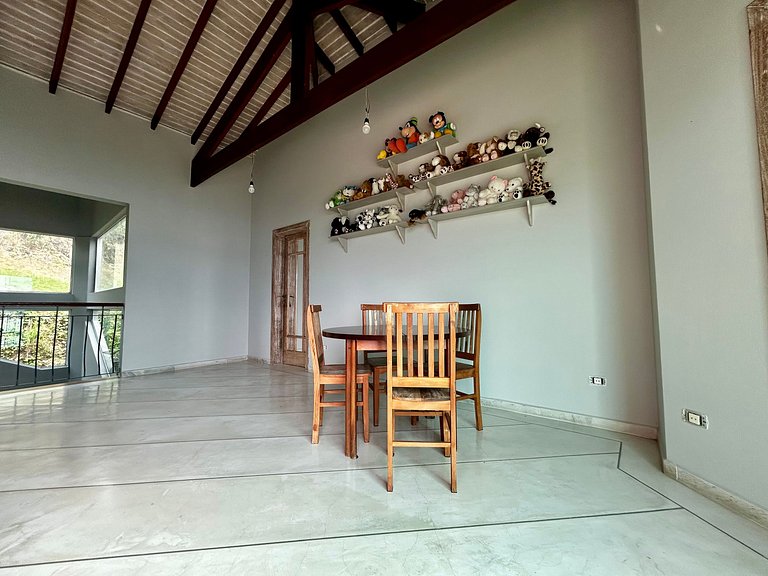 Casa à Venda em Siriuba, Ilhabela – Vista Mar, Piscina e Con
