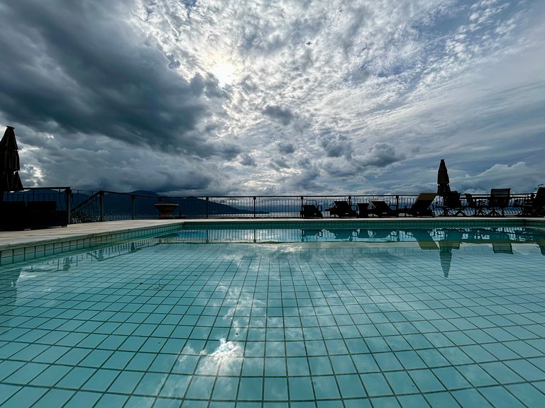 Casa à Venda em Siriuba, Ilhabela – Vista Mar, Piscina e Con