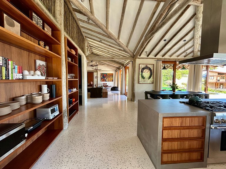 Casa em condomínio, piscina e espaço gourmet