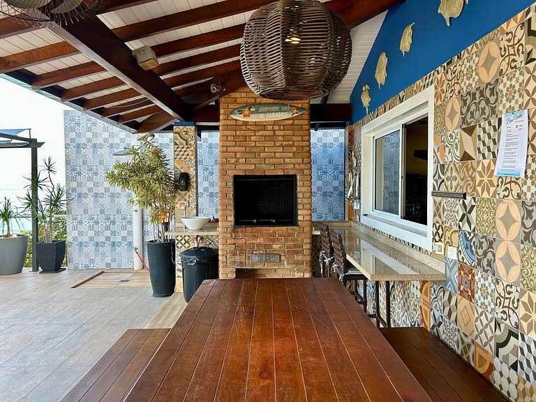 Visual deslumbrante, piscina e churrasqueira