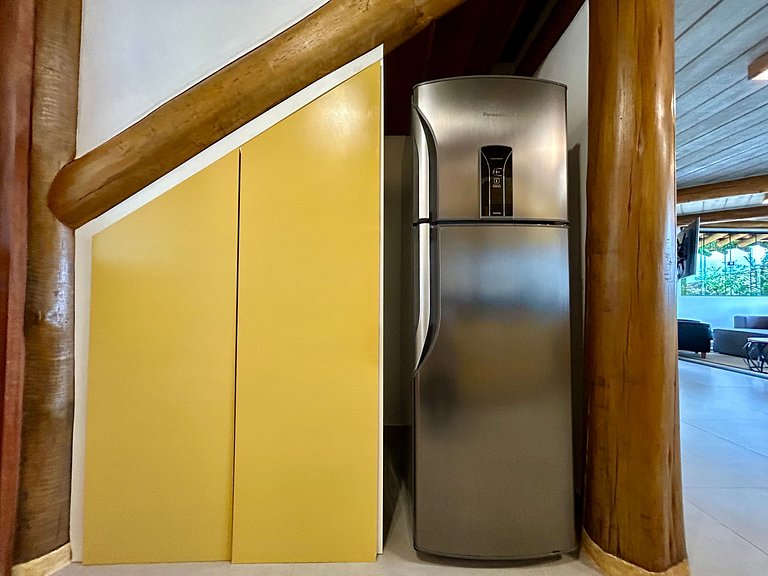 Casa em condomínio, lazer e churrasqueira