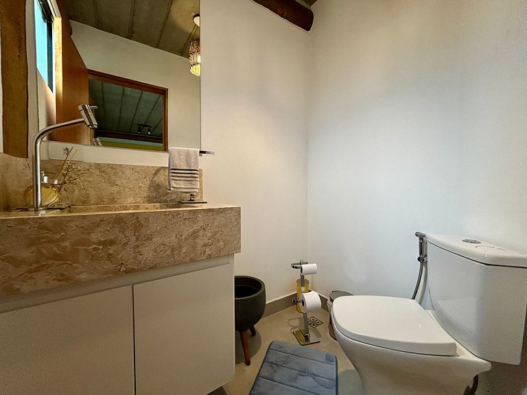 Casa em condomínio, lazer e churrasqueira