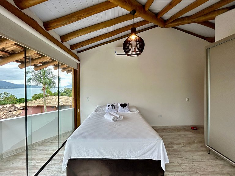 Casa em condomínio, lazer e churrasqueira