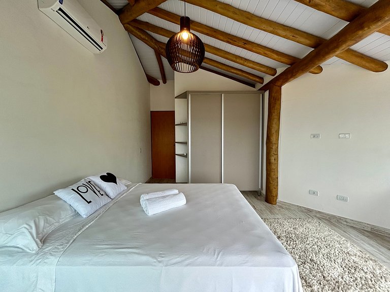 Casa em condomínio, lazer e churrasqueira