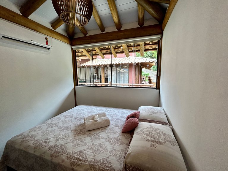Casa em condomínio, lazer e churrasqueira