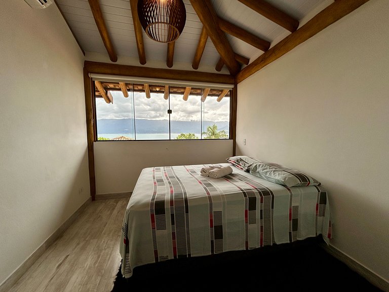 Casa em condomínio, lazer e churrasqueira