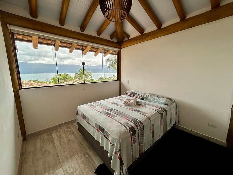 Casa em condomínio, lazer e churrasqueira