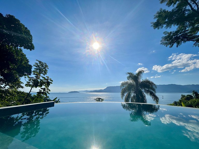 Costeira acesso ao mar, piscina e vista magnífica