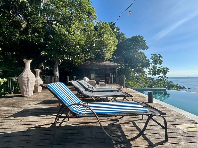 Costeira acesso ao mar, piscina e vista magnífica