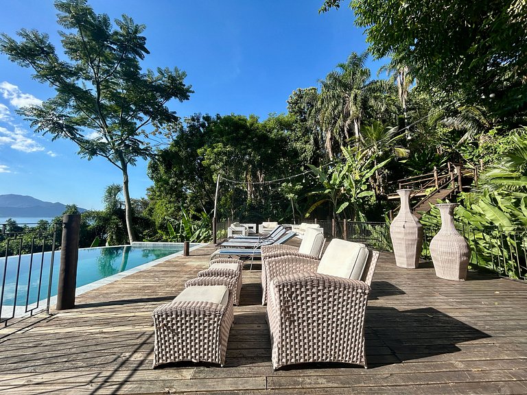 Costeira acesso ao mar, piscina e vista magnífica