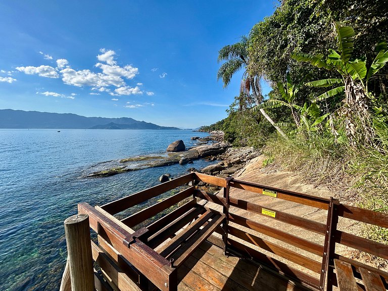 Costeira acesso ao mar, piscina e vista magnífica