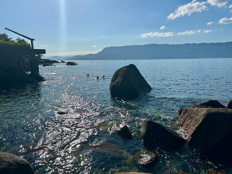 Costeira acesso ao mar, piscina e vista magnífica