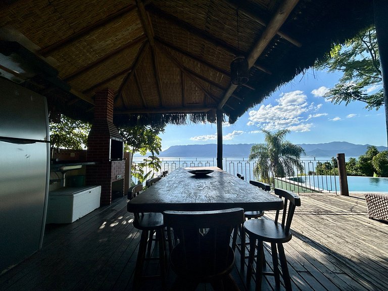 Costeira acesso ao mar, piscina e vista magnífica