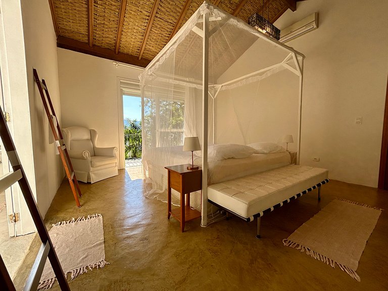 Costeira acesso ao mar, piscina e vista magnífica
