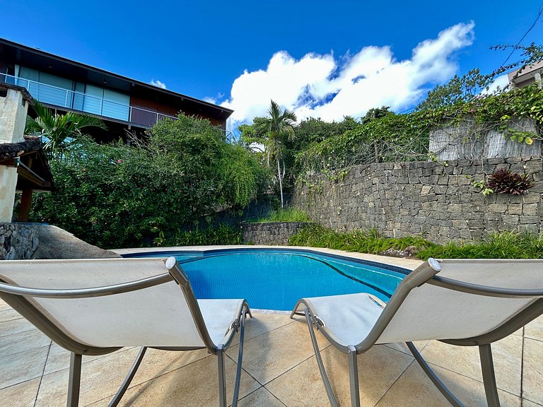Condomínio, vista, churrasqueira e piscina