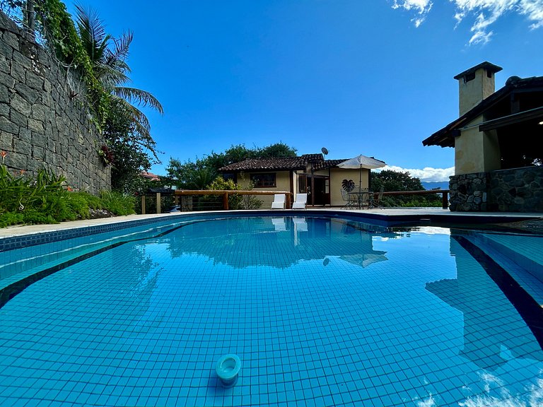 Condomínio, vista, churrasqueira e piscina