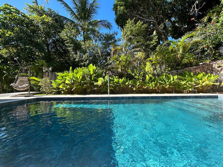 Casa moderna, condomínio pé na areia e piscina