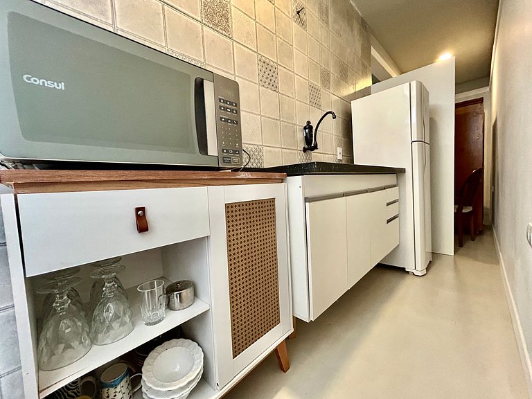Casa moderna, condomínio pé na areia e piscina