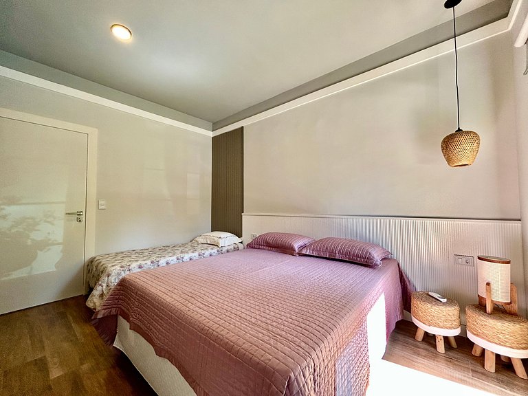Casa moderna, condomínio pé na areia e piscina