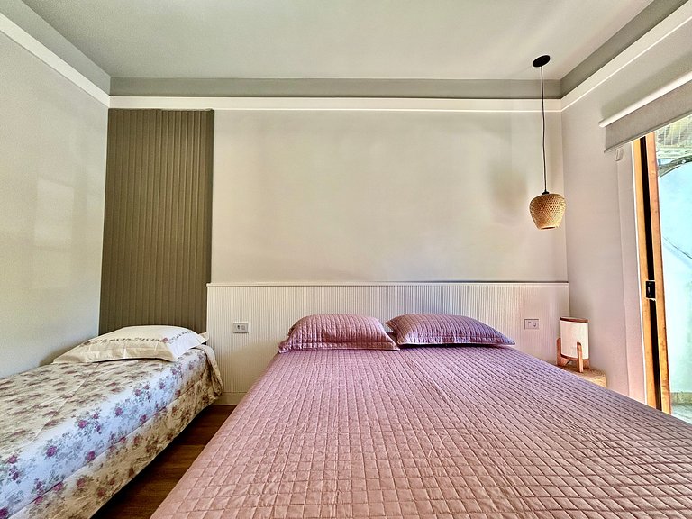 Casa moderna, condomínio pé na areia e piscina