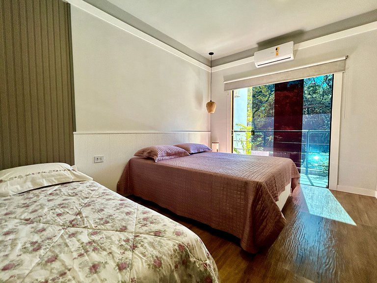 Casa moderna, condomínio pé na areia e piscina