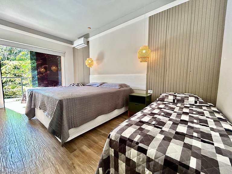 Casa moderna, condomínio pé na areia e piscina