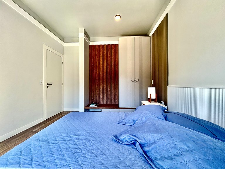 Casa moderna, condomínio pé na areia e piscina