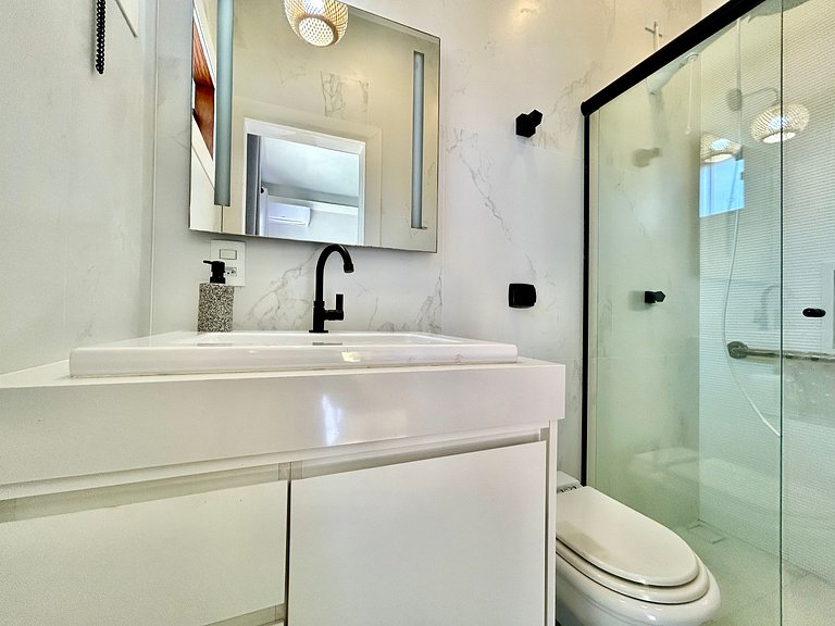 Casa moderna, condomínio pé na areia e piscina