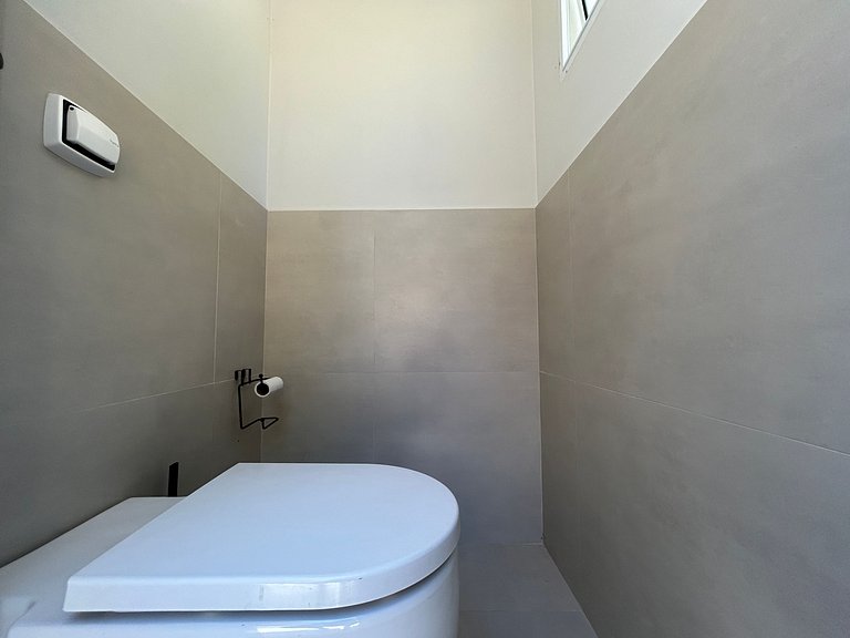 Casa moderna, condomínio pé na areia e piscina
