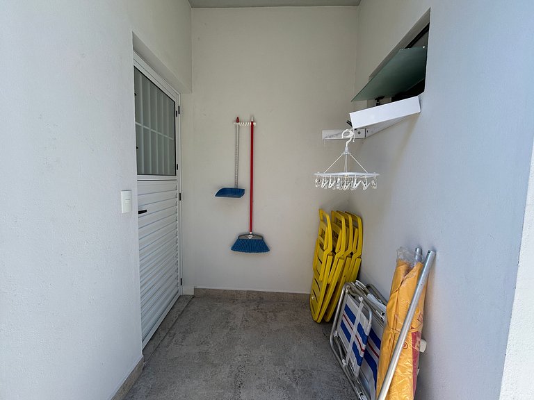 Casa moderna, condomínio pé na areia e piscina