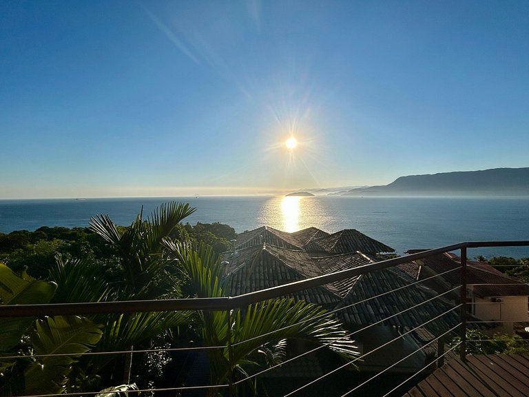 Casa em condomínio, piscina e espaço gourmet
