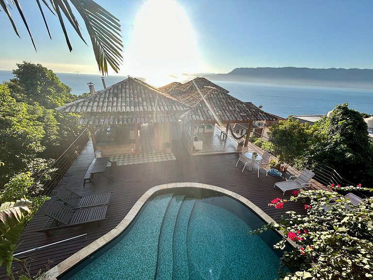 Casa em condomínio, piscina e espaço gourmet