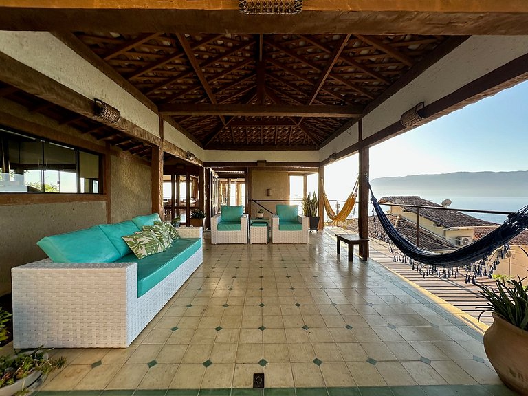 Casa em condomínio, piscina e espaço gourmet