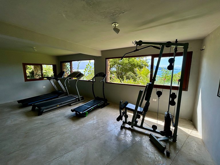 Píer, academia, sauna, piscina e churrasqueira