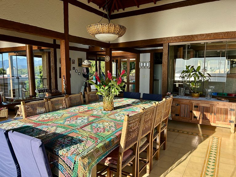 Casa em condomínio, piscina e espaço gourmet