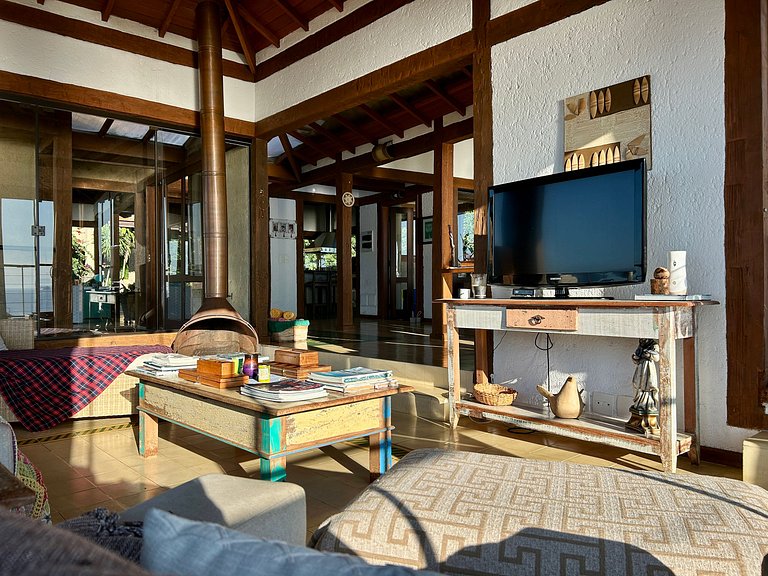 Casa em condomínio, piscina e espaço gourmet