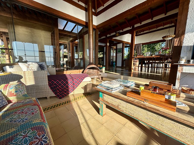 Casa em condomínio, piscina e espaço gourmet