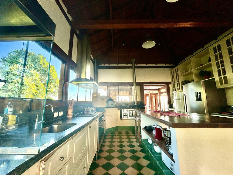 Casa em condomínio, piscina e espaço gourmet