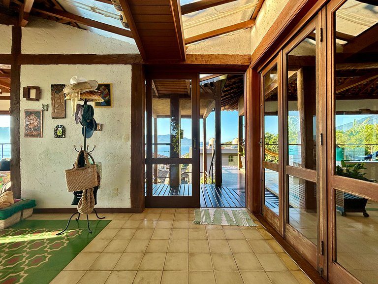 Casa em condomínio, piscina e espaço gourmet