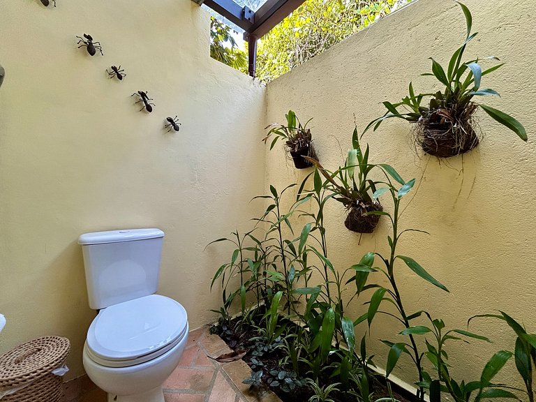 Vista magnífica e piscina de borda infinita