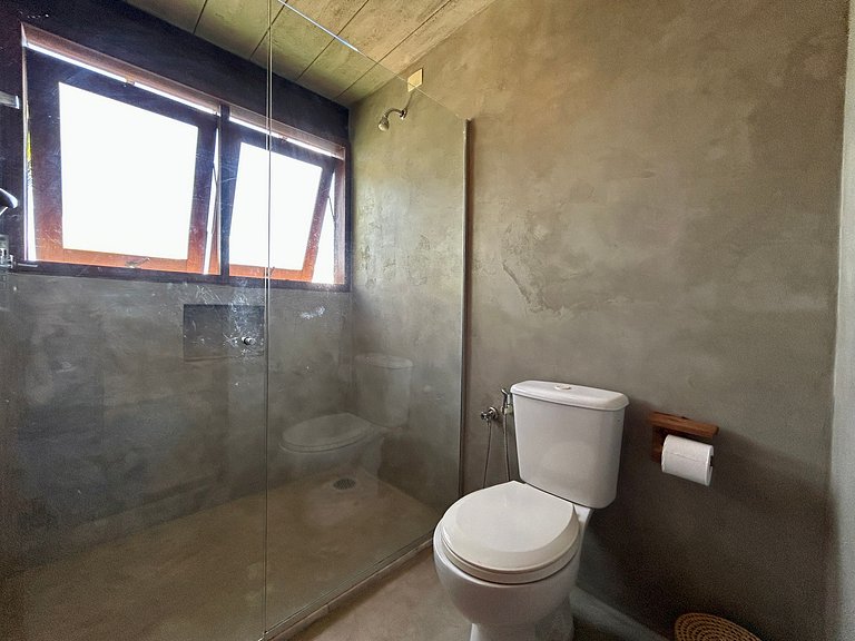 Vista magnífica e piscina de borda infinita