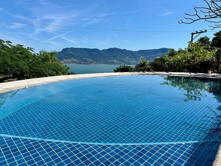 Piscina aquecida, vista mar, poucos metros da Vila